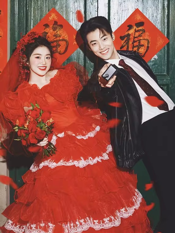 Vintage Fashion Photographers - Vestido de Novia Rojo Estilo Vintage,