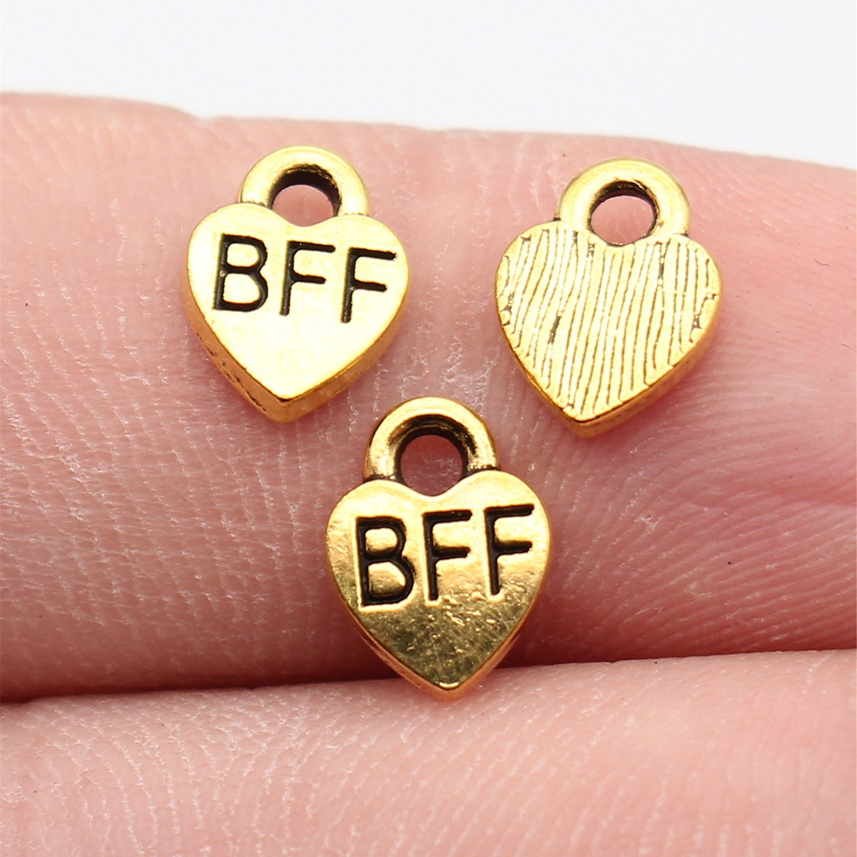 Vintage Fashion Stores - 40 Piezas de Dijes de Corazón