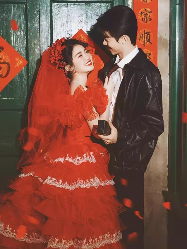 Vestido de Novia Rojo Estilo V - Vintage Fashion Photographers reseña y precio