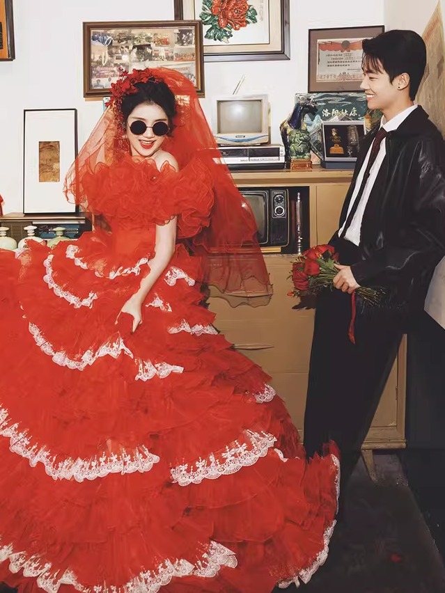 Vestido de Novia Rojo Estilo V - Vintage Fashion Photographers reseña y precio